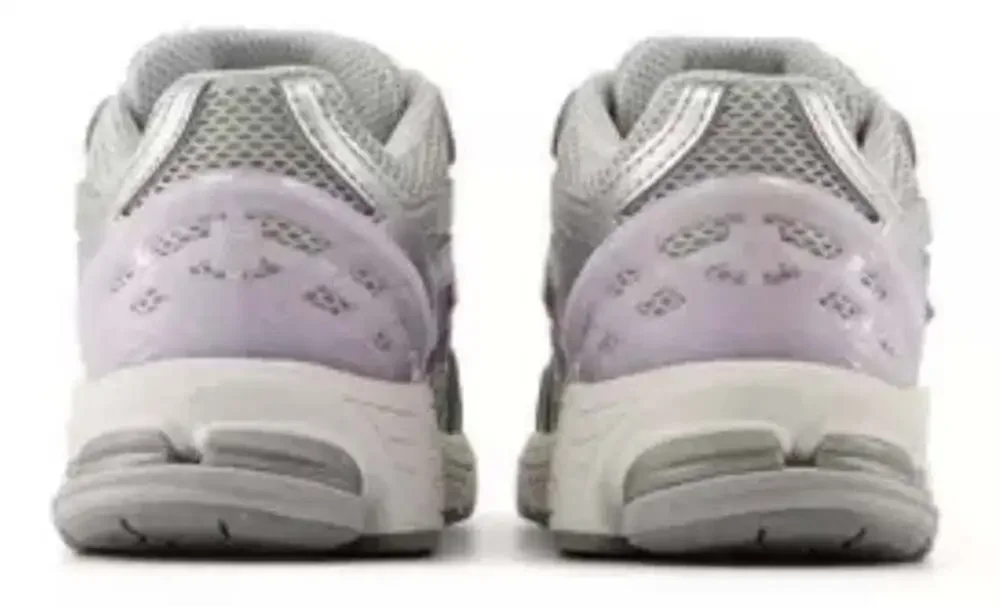 New Balance 1906 Sneakers in Silver Metallic/Milk Violet Size 3y
